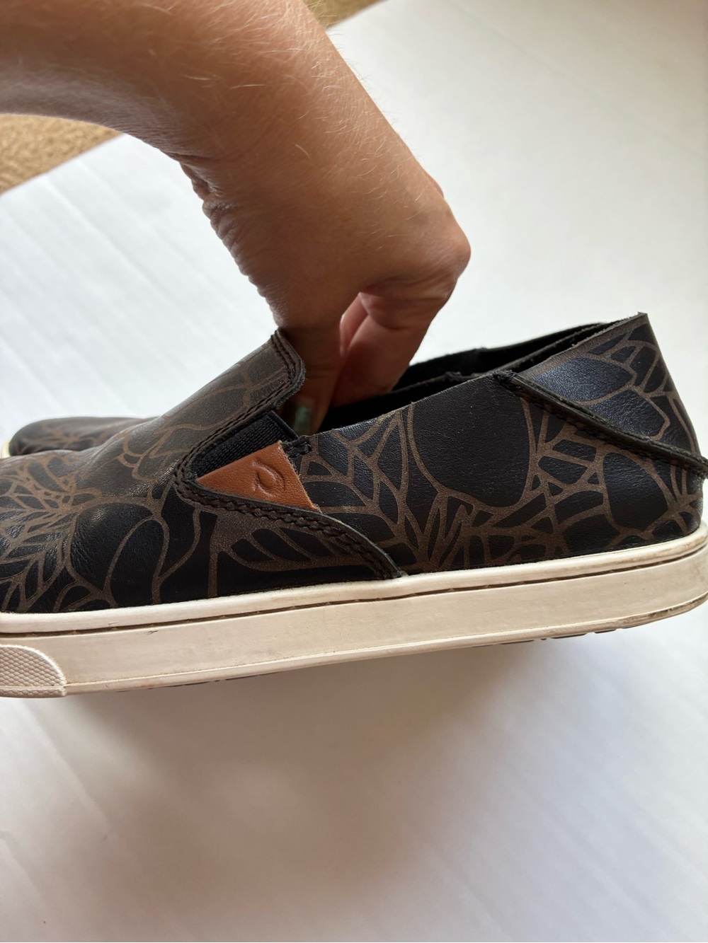 Women’s OLUKAI Shoes 6.5 - Picture 4 of 8